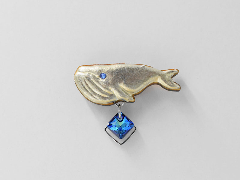 クジラのブローチ