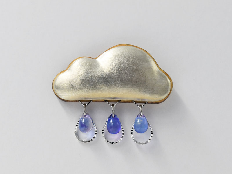 雨雲のブローチ