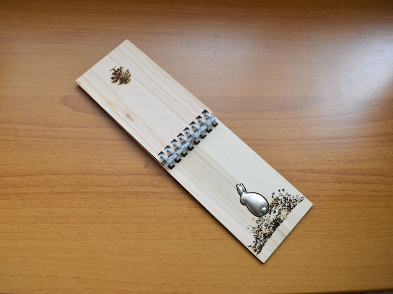 メモ帳の表面と裏面の画像