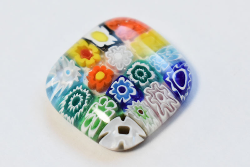 板ガラスとミルフィオリでできたナギットの画像