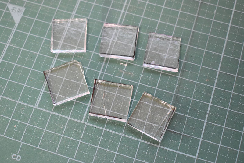 切り出したガラスの画像