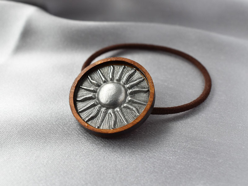 錫の太陽ヘアゴムの画像